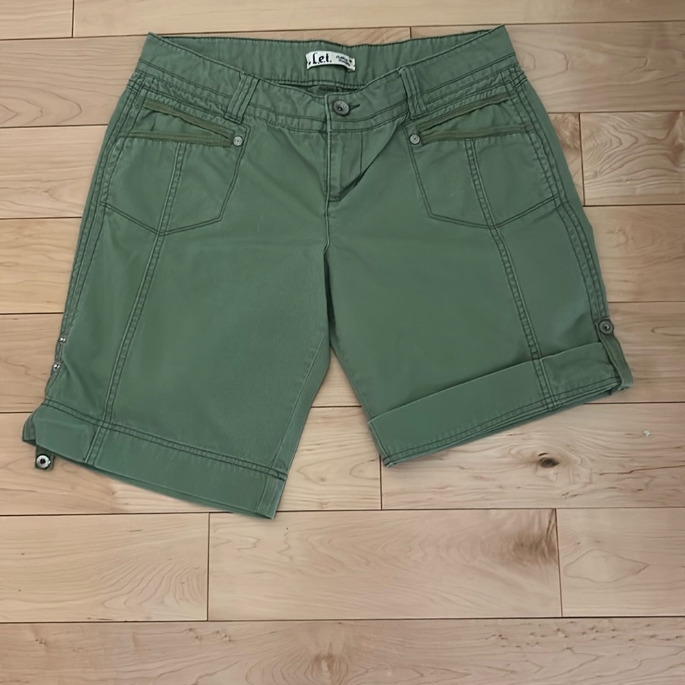L.e.i. Ashley Trouble Size 13 Junior shorts Green